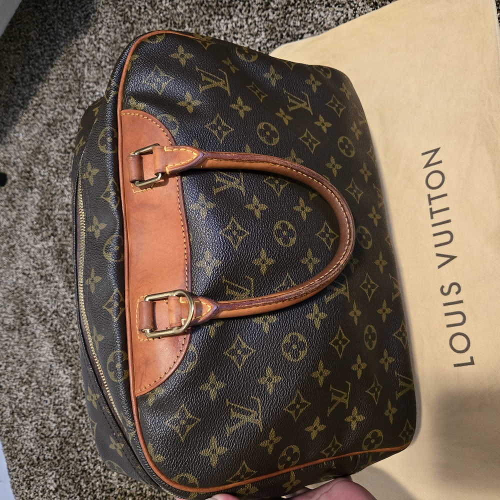 Authentic Louis Vuitton Deauville Monogram Canvas Handbag - Picture 15 of 16
